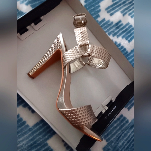 Karl Lagerfeld Gold high heels sandals size 8.5 - Picture 3 of 7